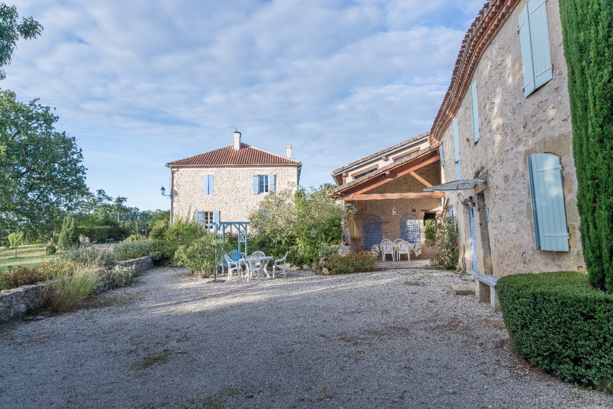 terrasse devant les chambres d'hotes