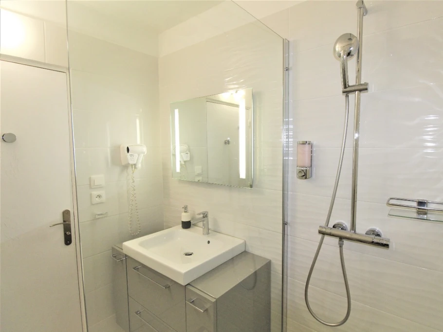 Salle d'eau. Les serviettes de bain sont fournies dans le cadre de la location.