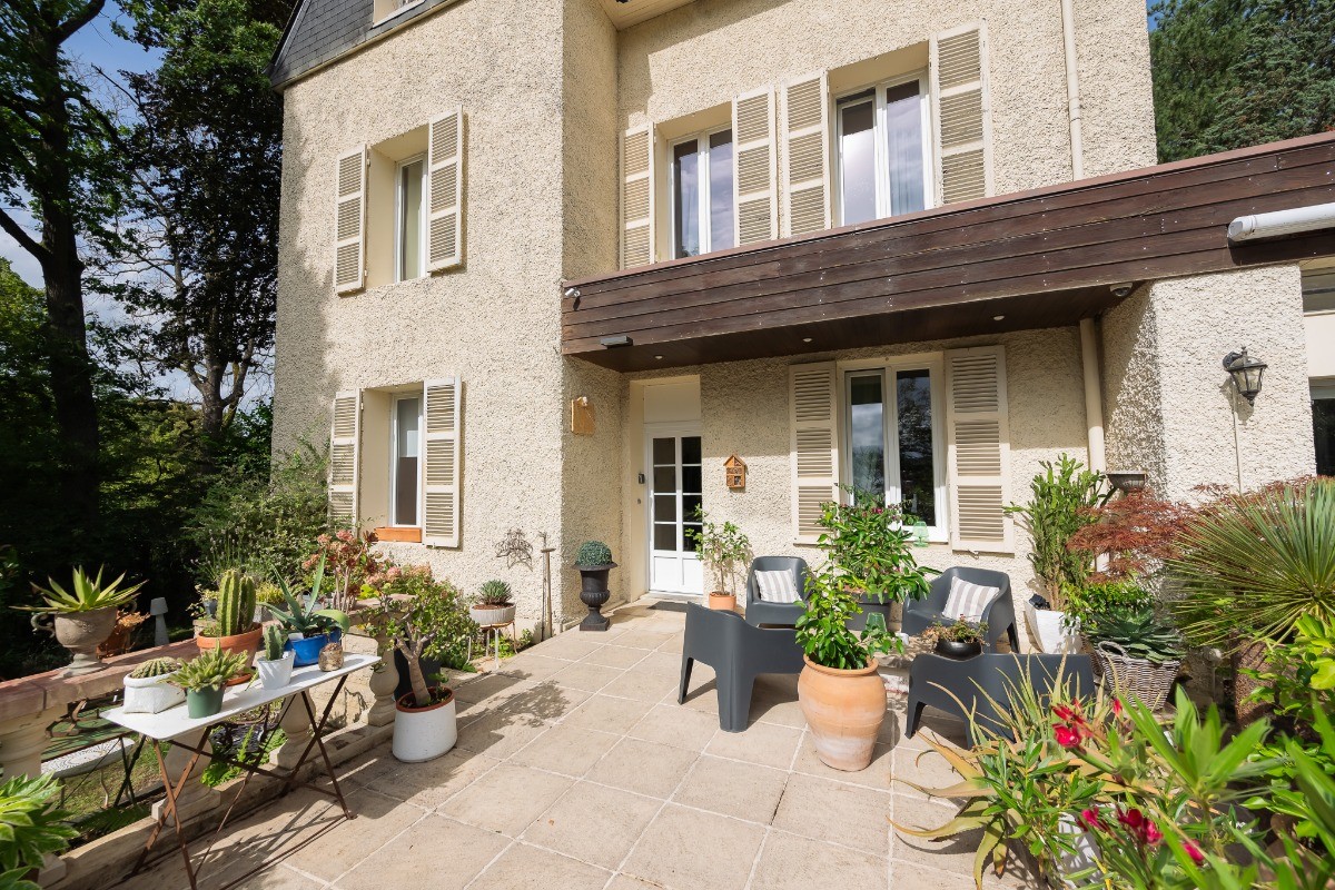 La bâtisse avec la vue terrasse