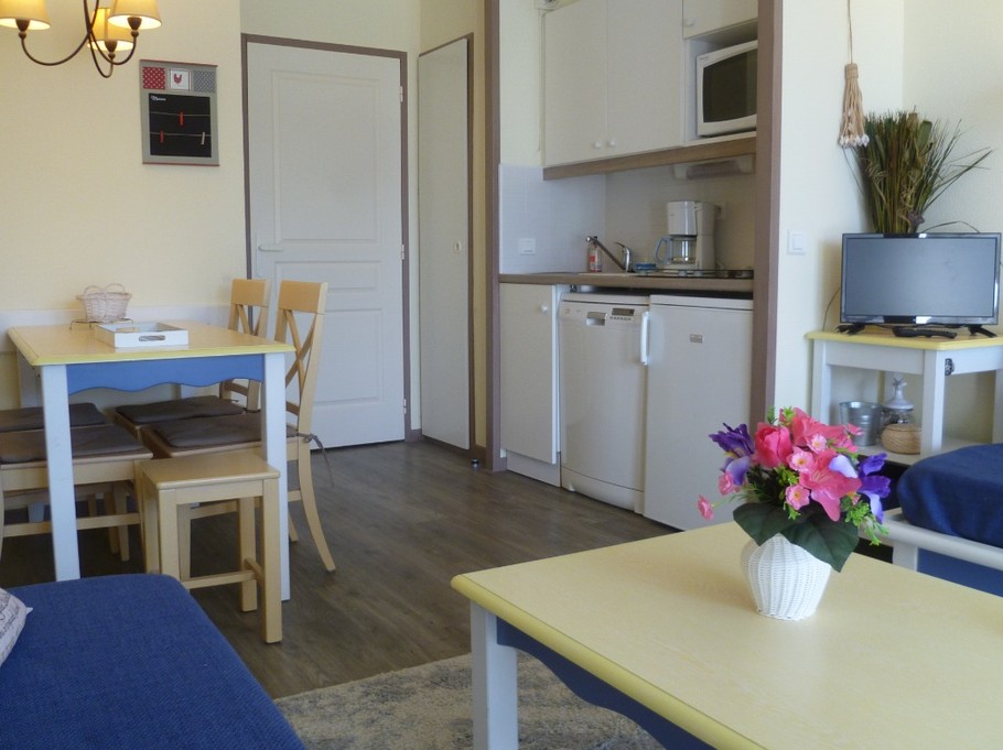 pièce de vie toute équipée