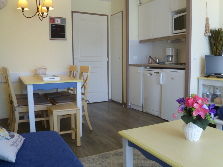 pièce de vie toute équipée