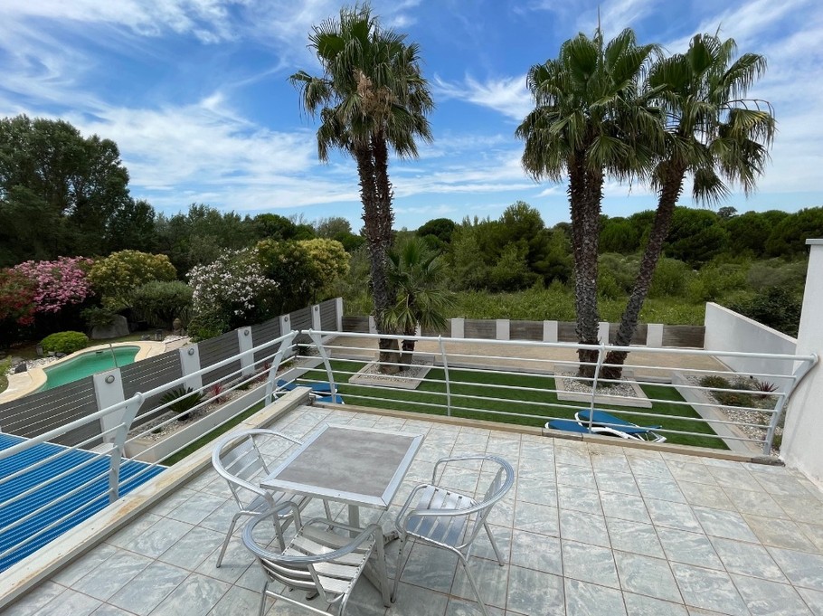 Terrasse et jardin privé – Villa avec extérieur à La Grande Motte