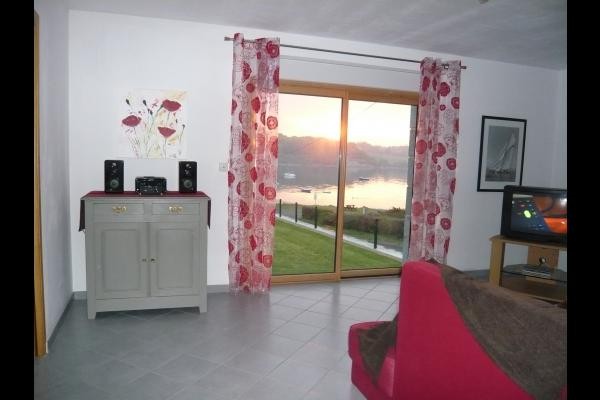 Location, Kerbors, Clévacances, Hegaret, pièce de vie avec vue sur le Jaudy