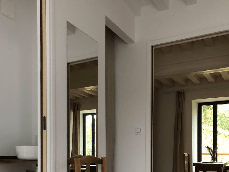 Le séjour vu de la chambre