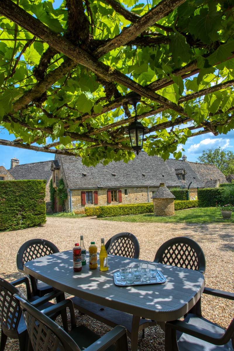 SALON DE JARDIN