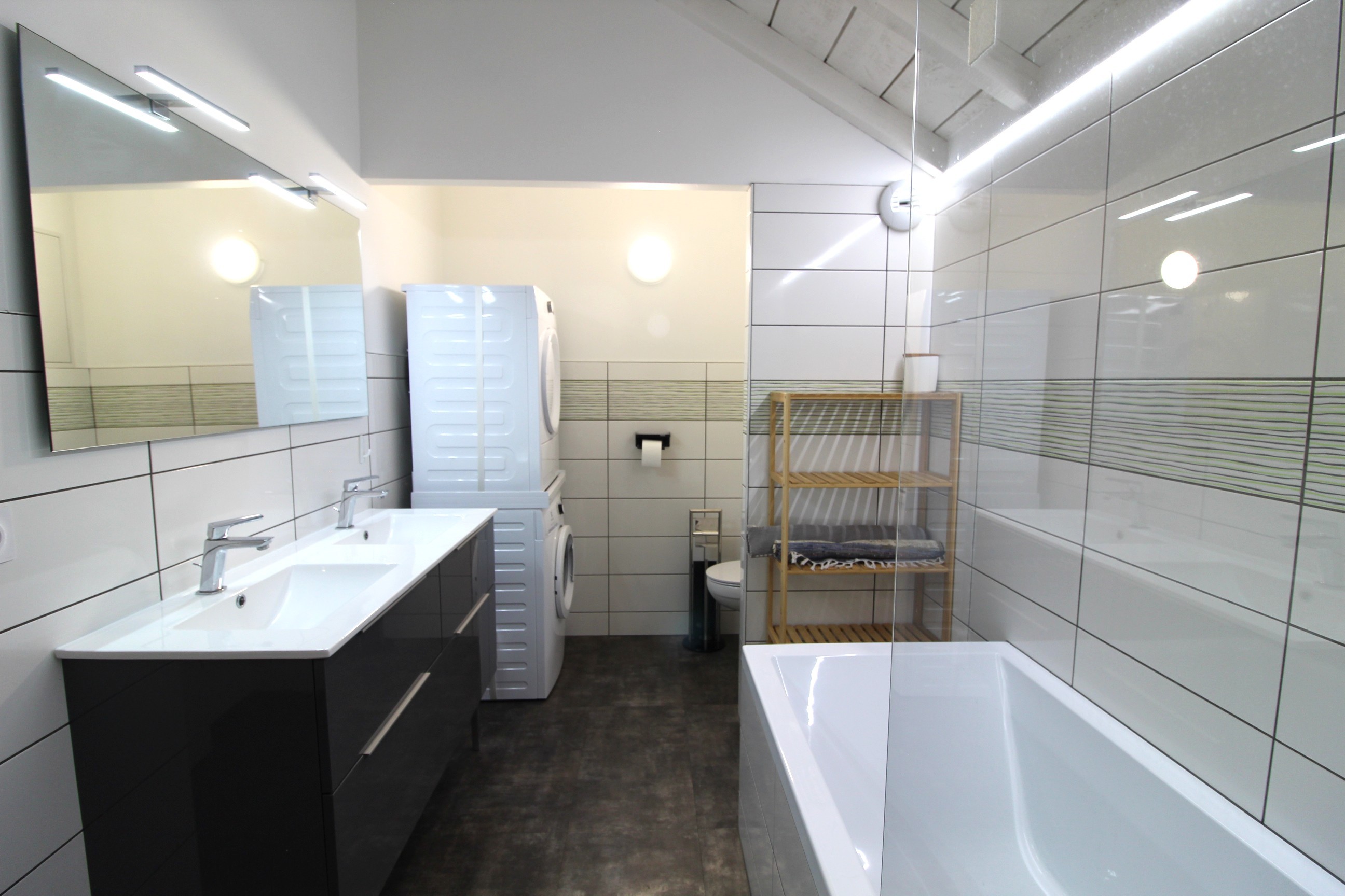 Salle de bain - Gîte Le Hangar 67 à Saulxures-sur-Moselotte – Location atypique proche lac