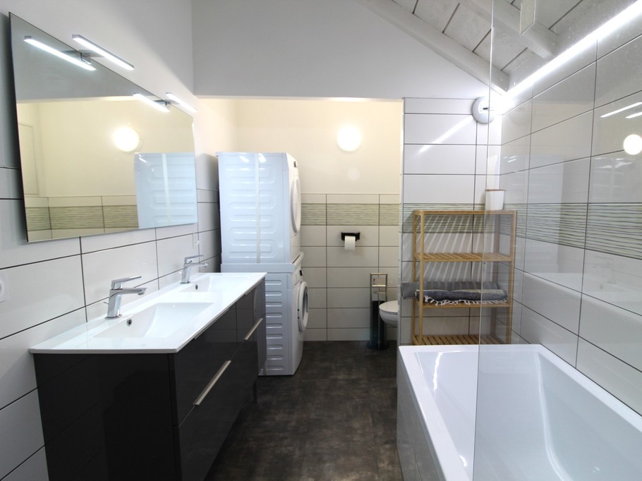 Salle de bain - Gîte Le Hangar 67 à Saulxures-sur-Moselotte – Location atypique proche lac