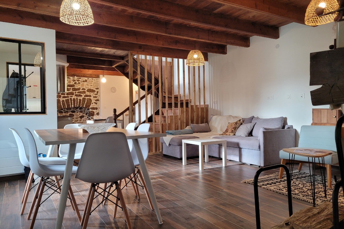 Location de vacances, Clévacances, Kerkohann, pièce à vivre au RDC avec espace salon et salle à manger