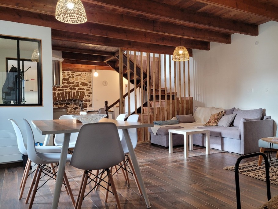 Location de vacances, Clévacances, Kerkohann, pièce à vivre au RDC avec espace salon et salle à manger