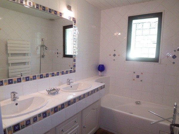 Salle de bain (rez de chaussée)
