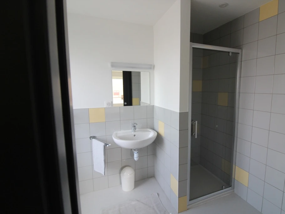 Chambre 3 et sa salle d'eau privative - Gîte collectif La Ruche