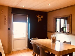 Entrée par la cuisine donnant sur le balcon