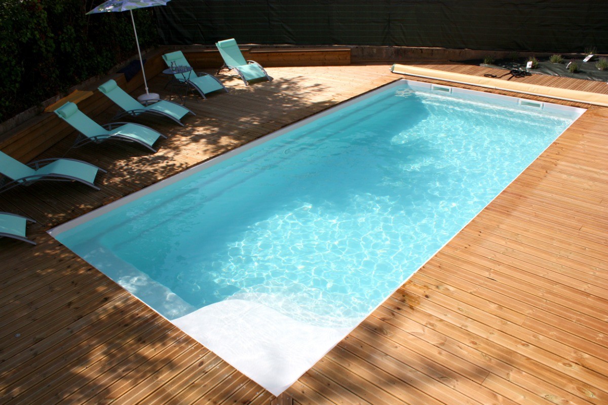 Piscine et sa plage