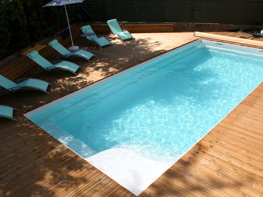 Piscine et sa plage