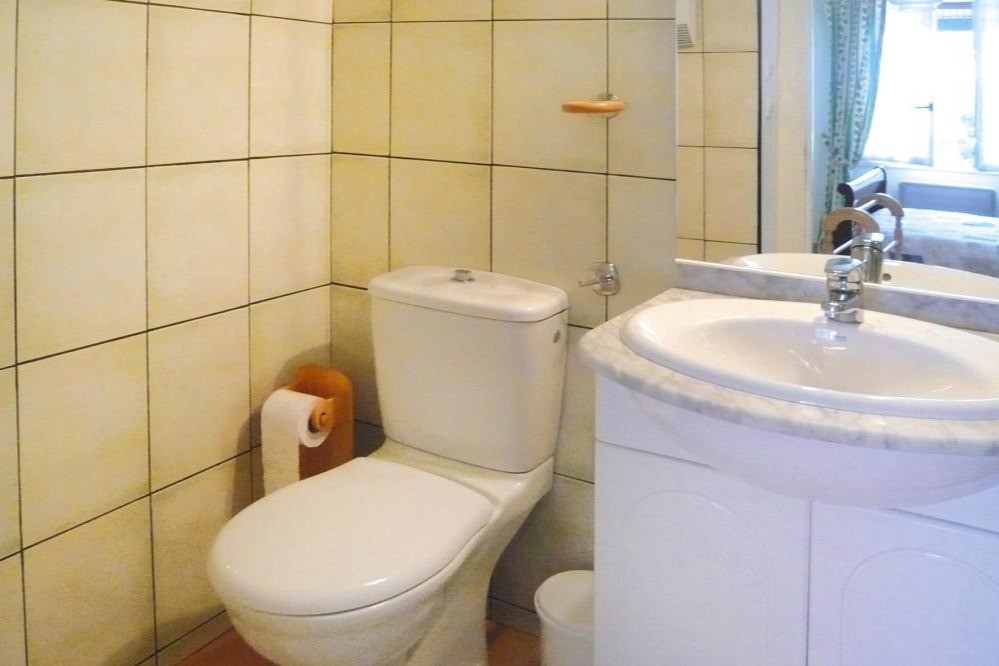 WC situé dans la salle d'eau. Ma Vie La, Fayence
