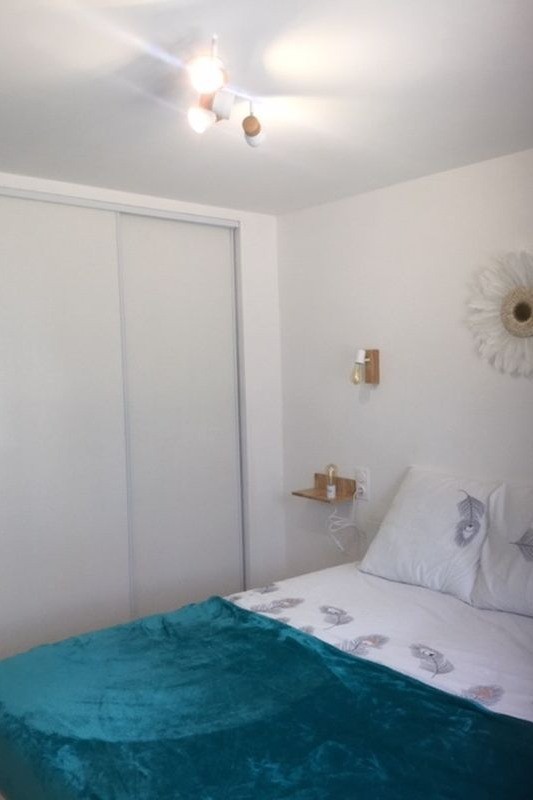 Chambre 2 - lit double et placard