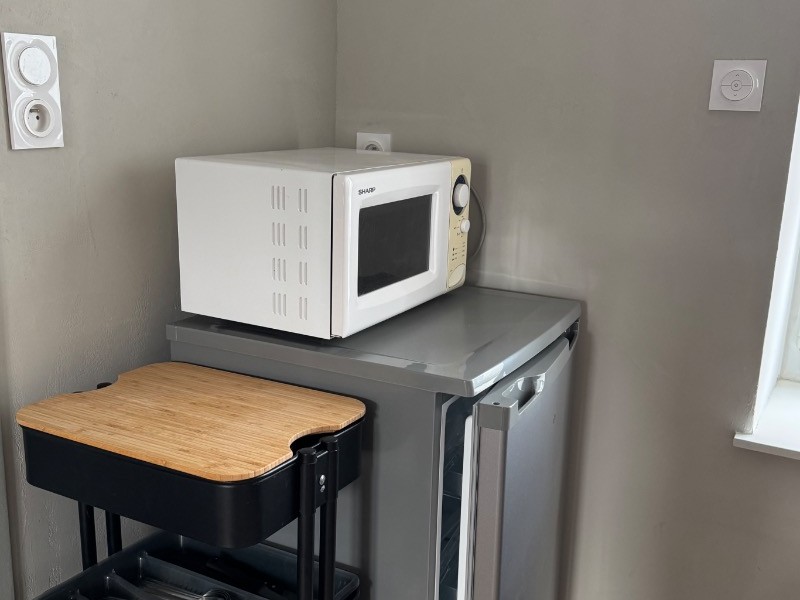 Petit frigo avec compartiment congélateur