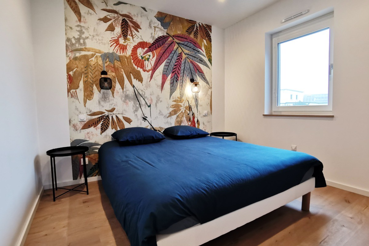Chambre 1 avec lit 160 et placard penderie
