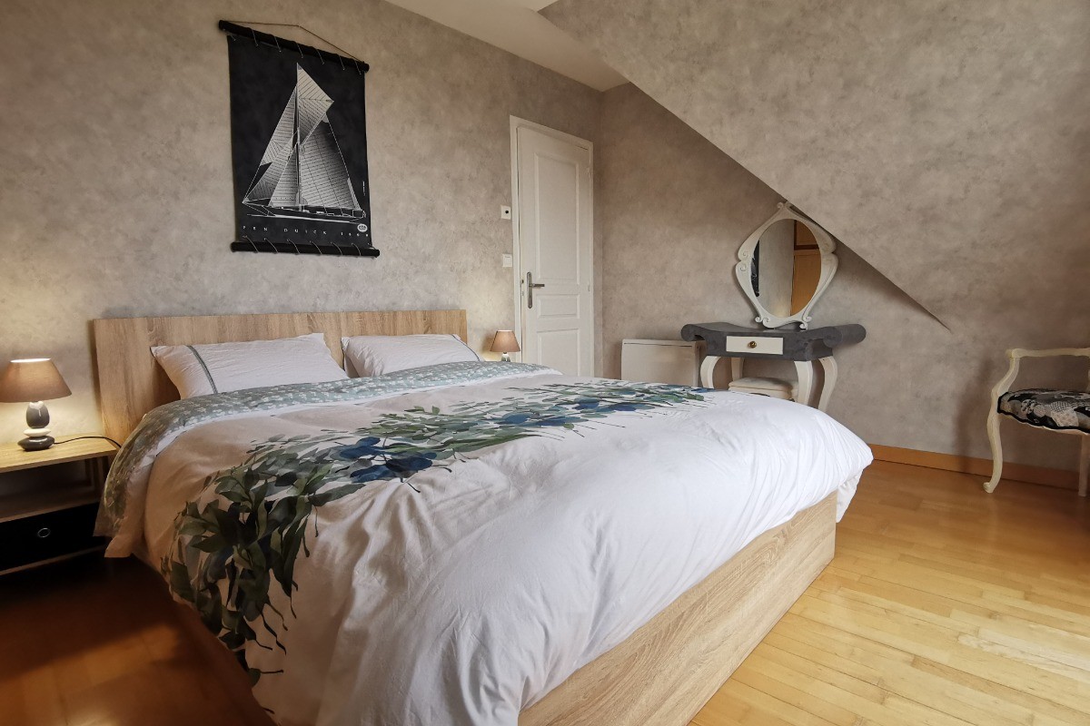Etage: chambre 1 avec lit 160