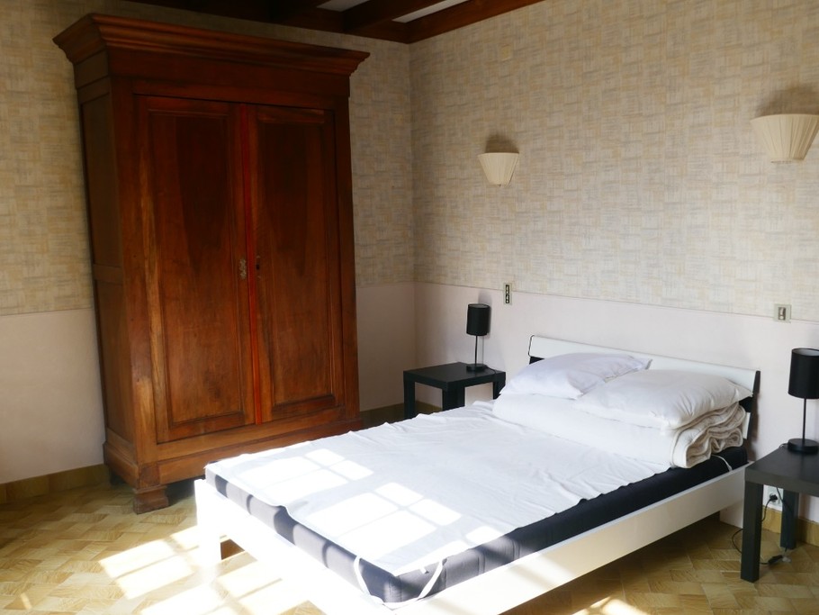 Chambre 1 avec un lit en 140 rdc