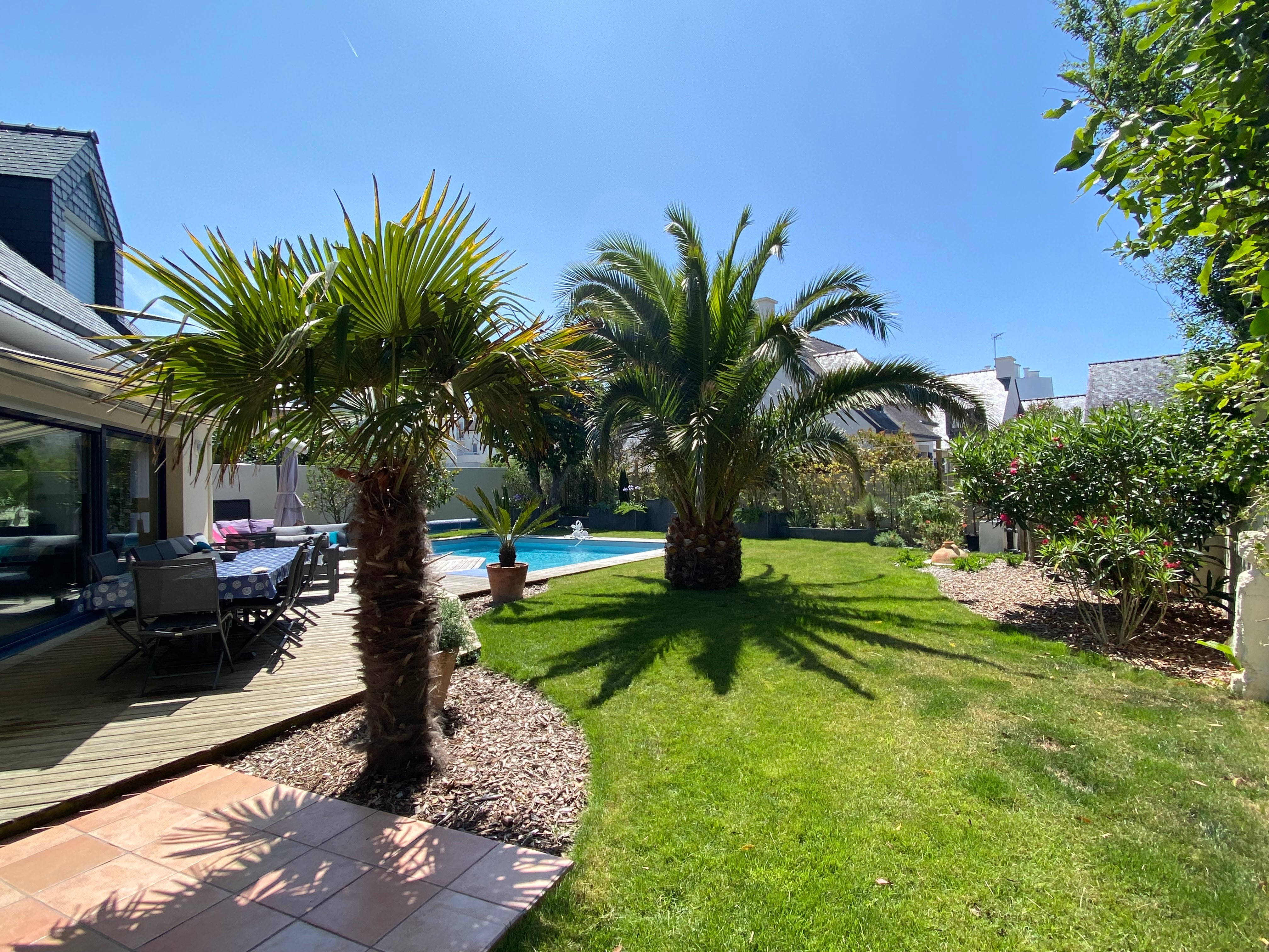 Garden, view from the barbecue area