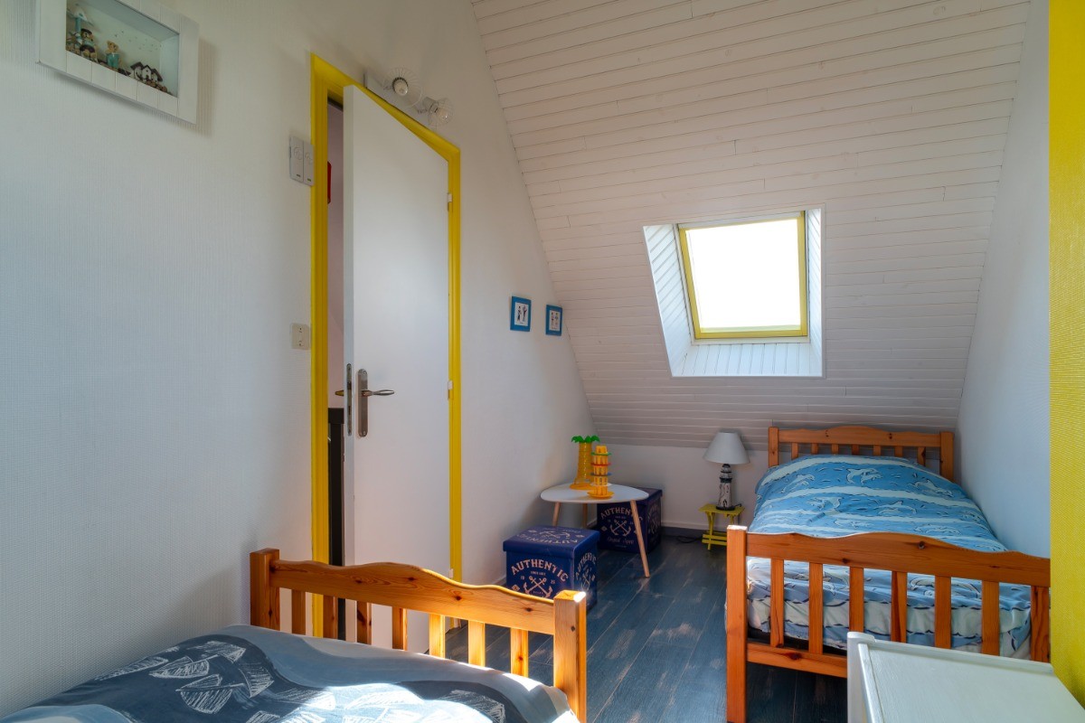 chambre à l'étage 2 lits  90
