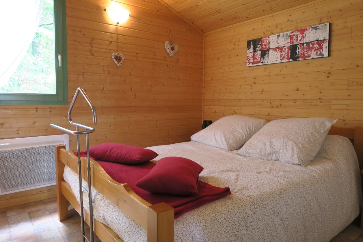 Chambre avec lit double