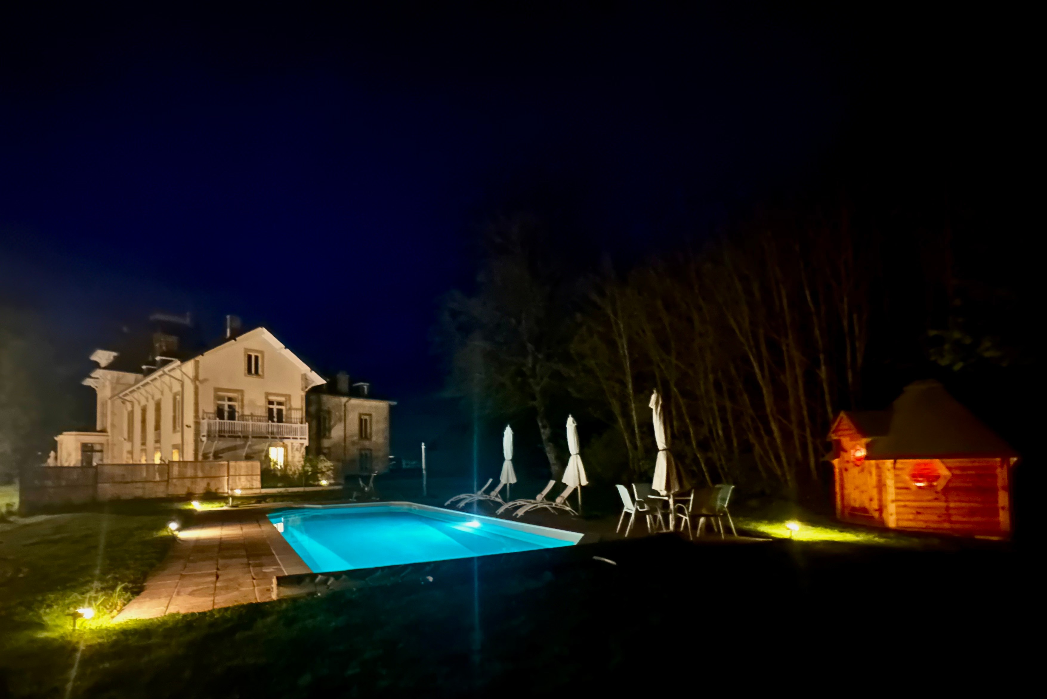 Château Viéndal by night
