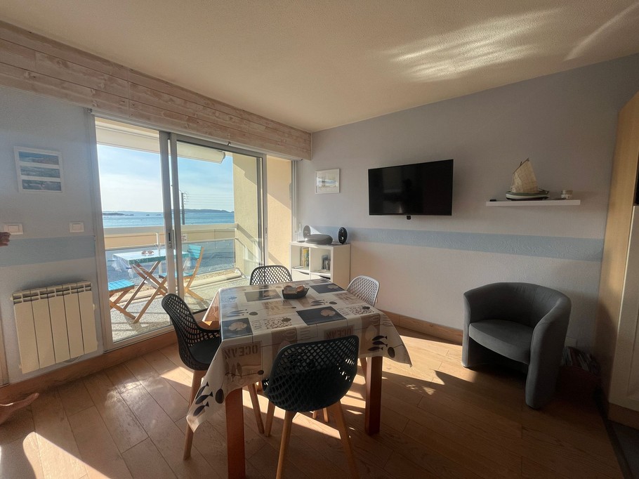 Prenez vos repas devant la mer