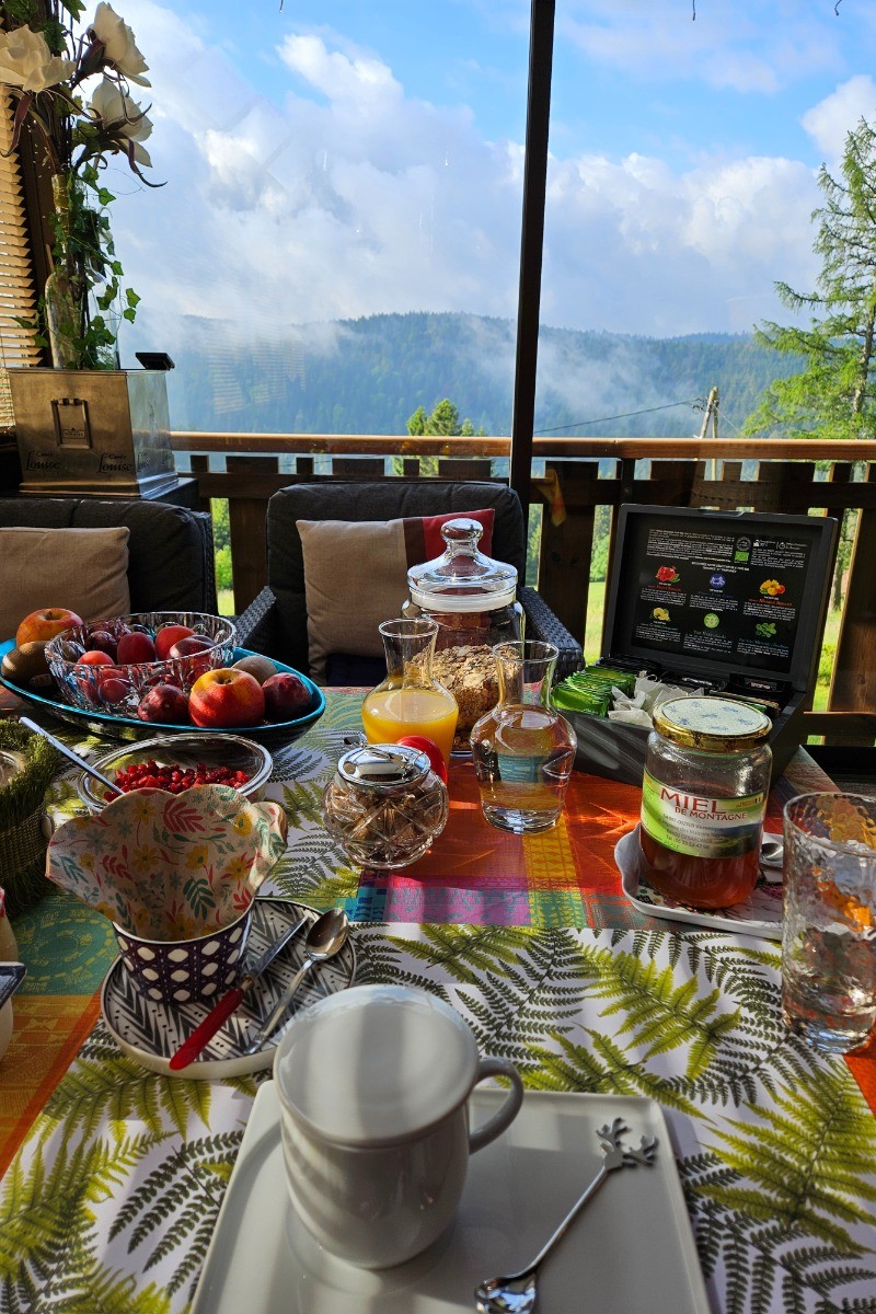 Petit-déjeuner au 1er étage