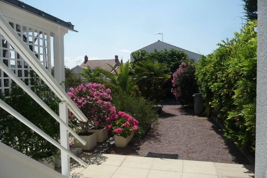 Vue sur jardin de la chambre 2