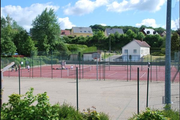 Tennis du village (Acces gratuit)