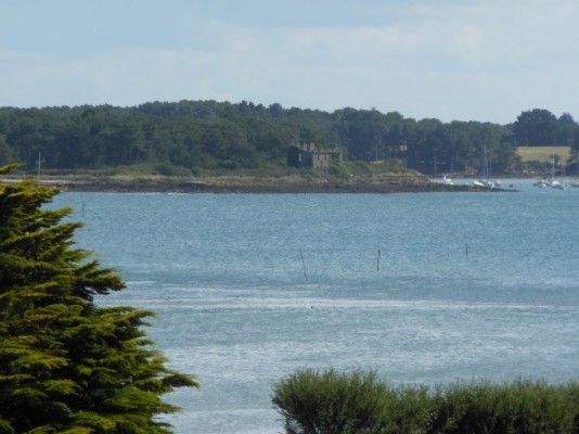 zoom sur le golfe et le sentier côtier à partir de la chambre