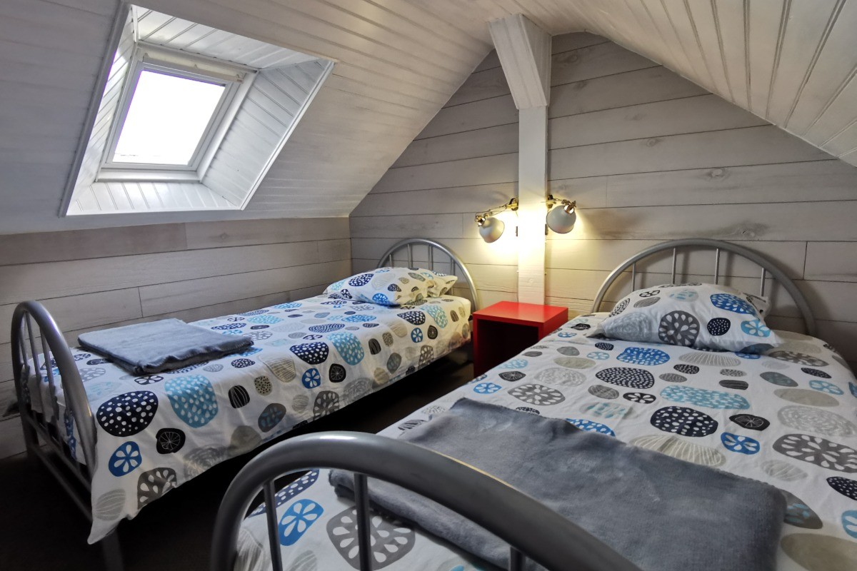 Chambre avec 2 lits simples à l'étage