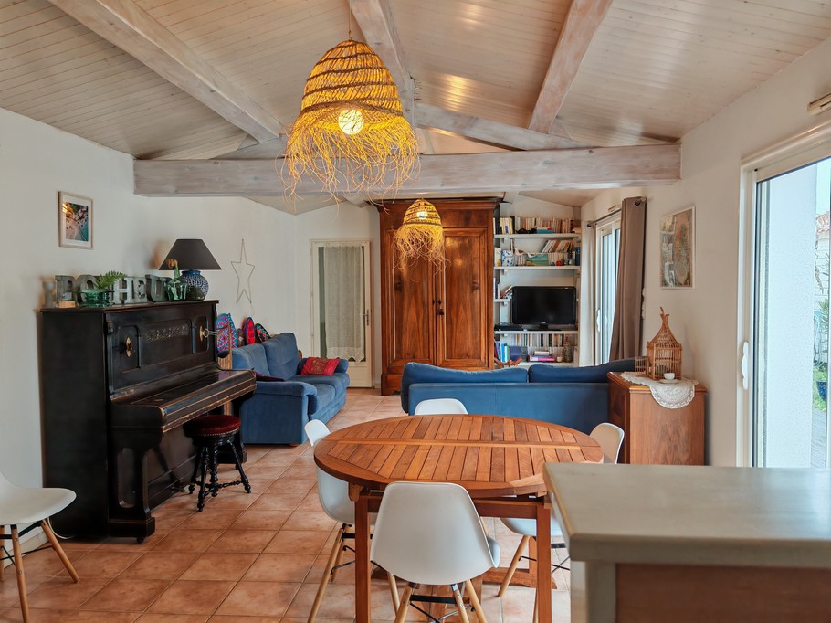 Living room seen from the kitchen