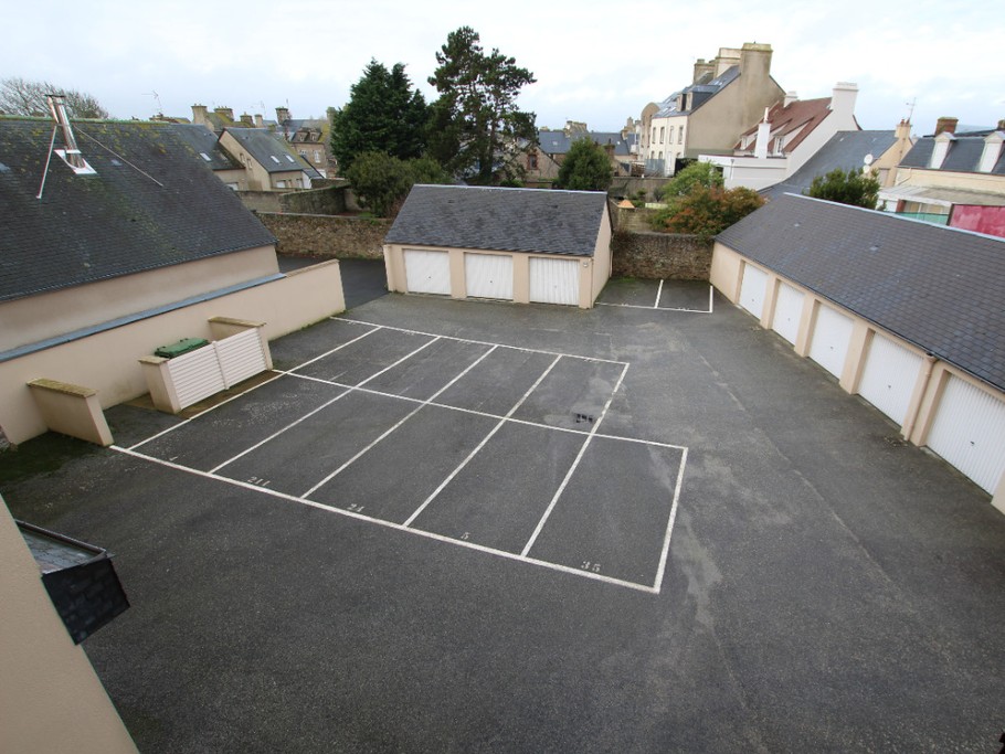 La Jetée - Parking privatif sécurisé par portail électrique