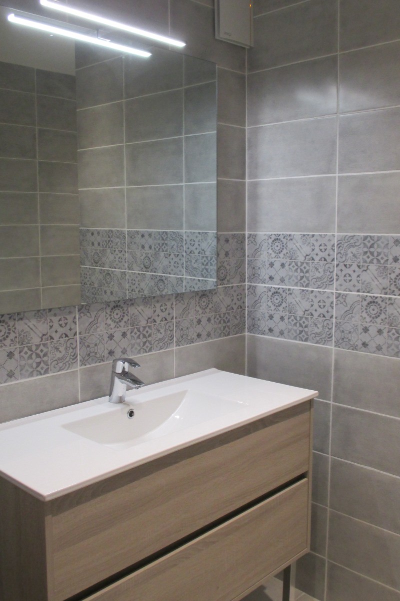 DERRIEN, location Clévacances Paimpol, salle d'eau du RDC avec douche italienne