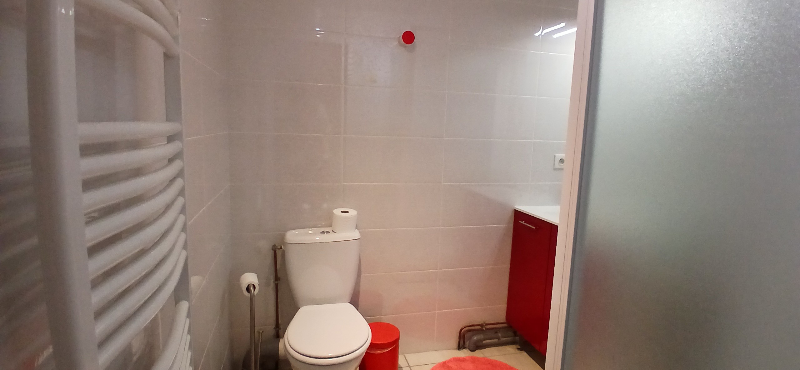 La Demeure d'Esli, Davayat : The shower room with WC