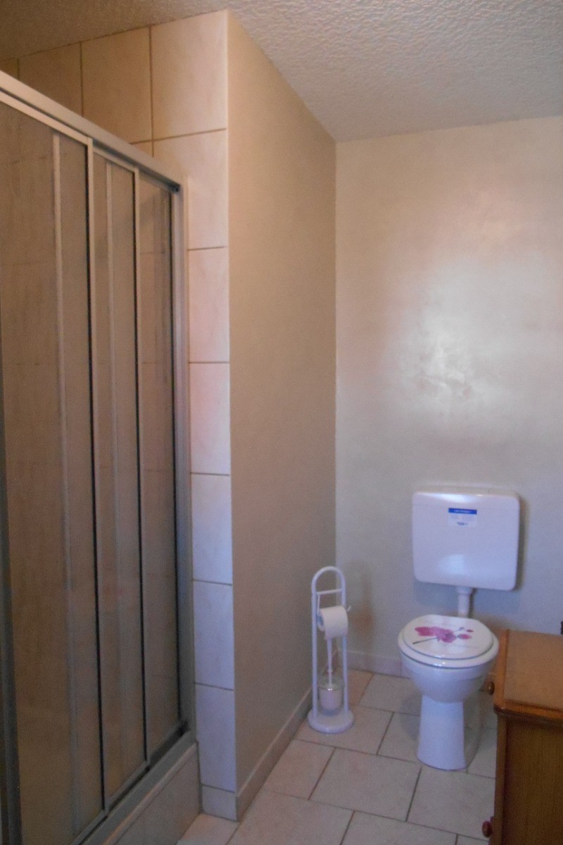 Salle d'eau et toilettes privatifs