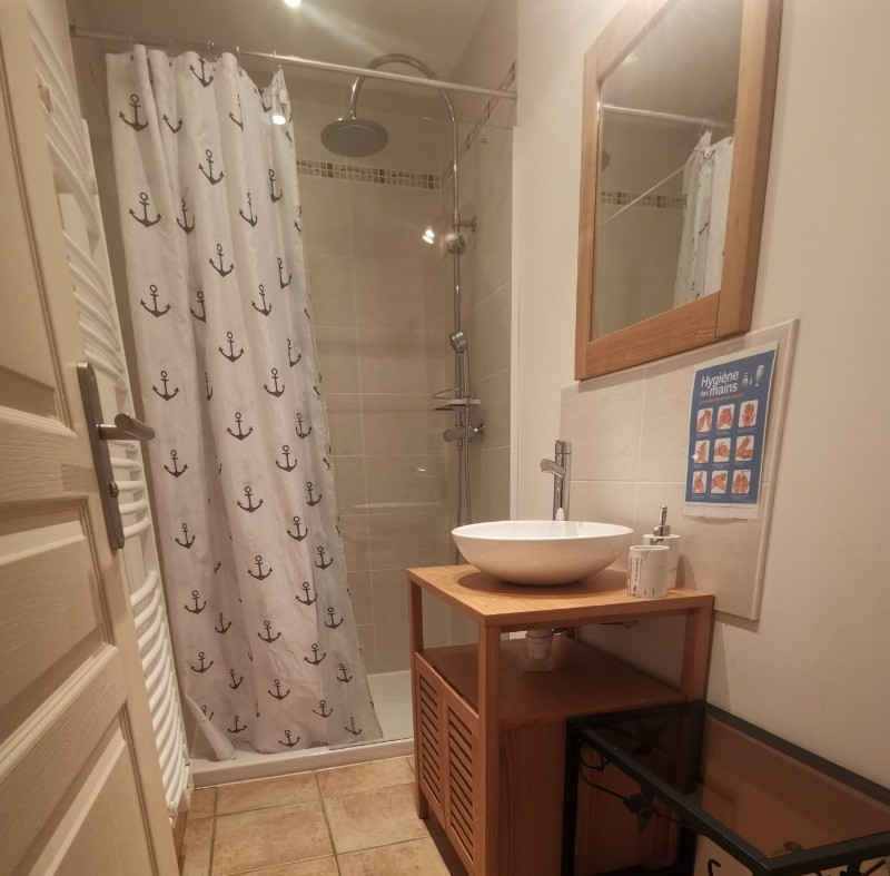 La salle d'eau du RDC