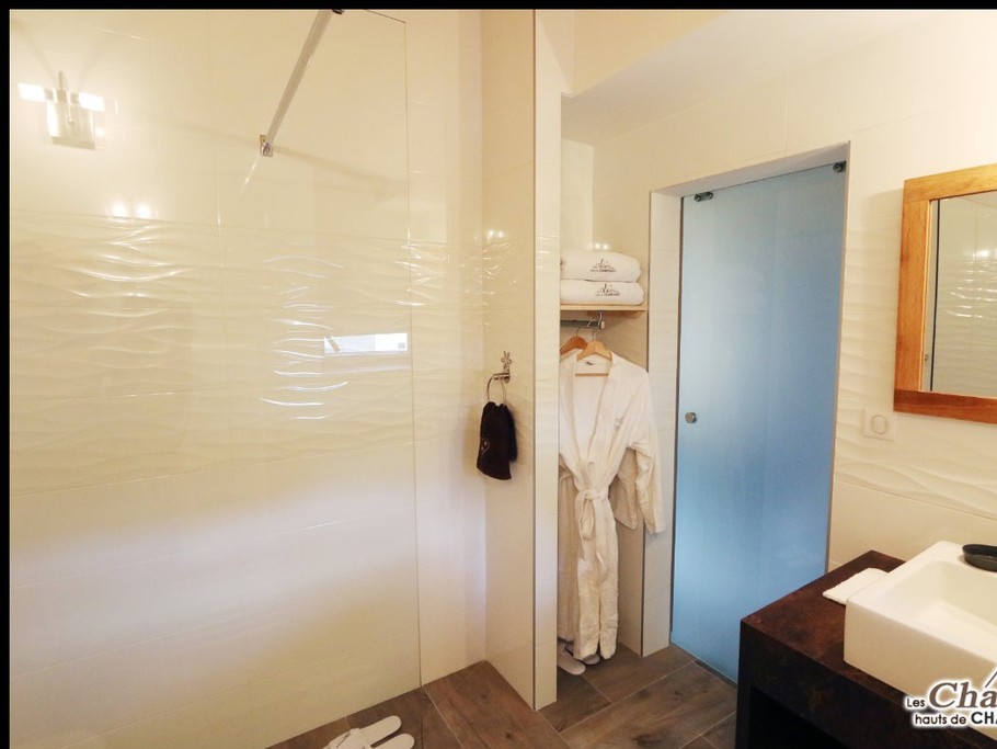 Salle d'eau dans chacune des chambres
