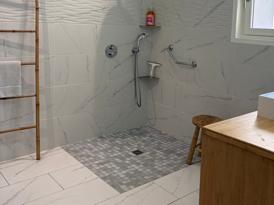 shower room with PRM section