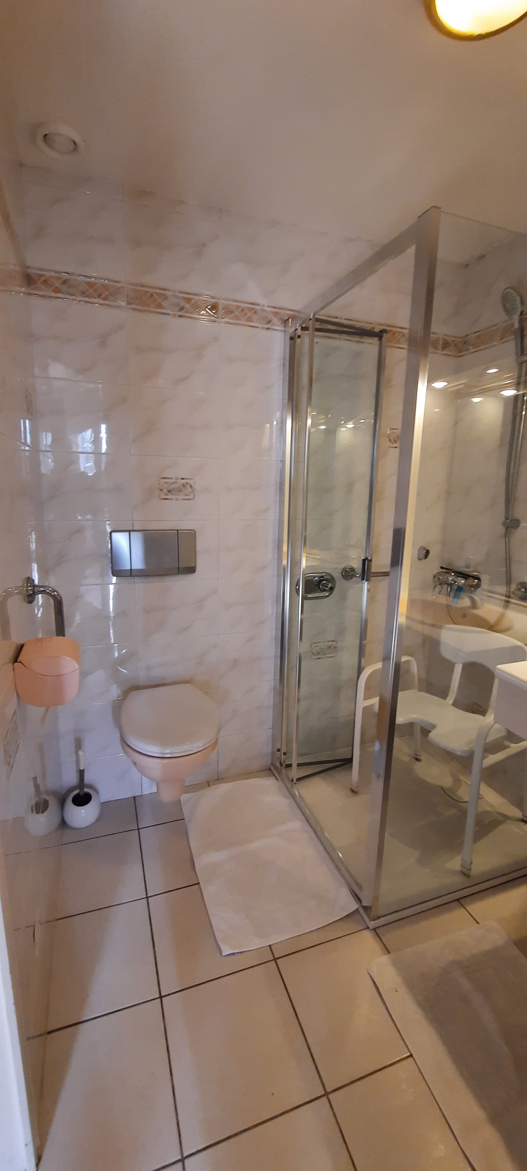 Bathroom ground floor