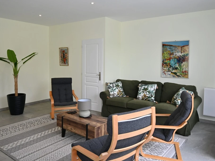 Salon - Maison moderne et confortable ©JLouis Mallaisé