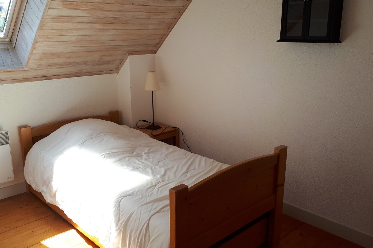 La 2ème chambre avec 1 lit simple à l'étage