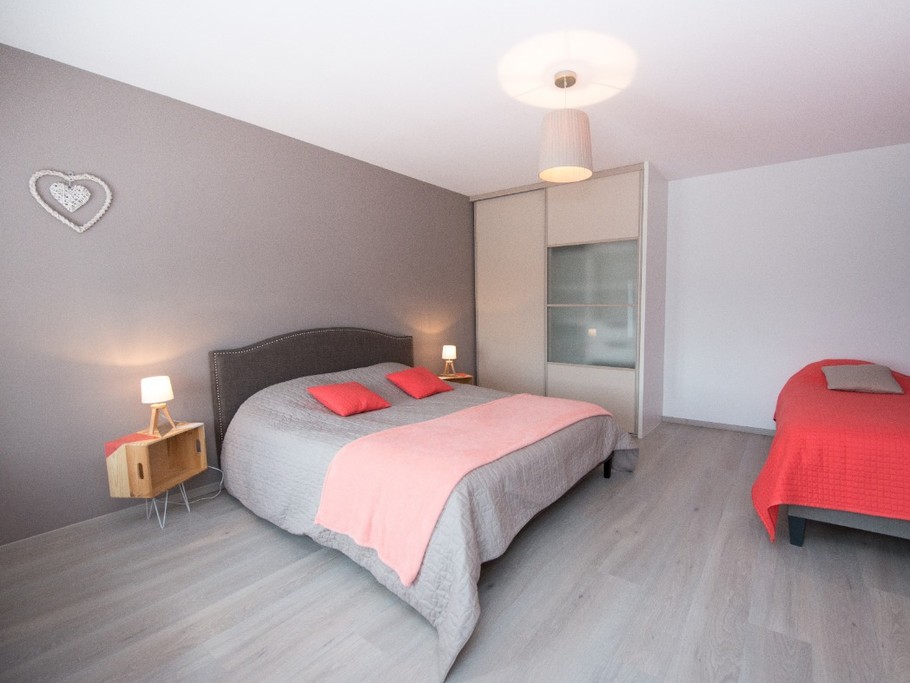 Chambre orange 1 lit 160x200 et 1 lit 90x200