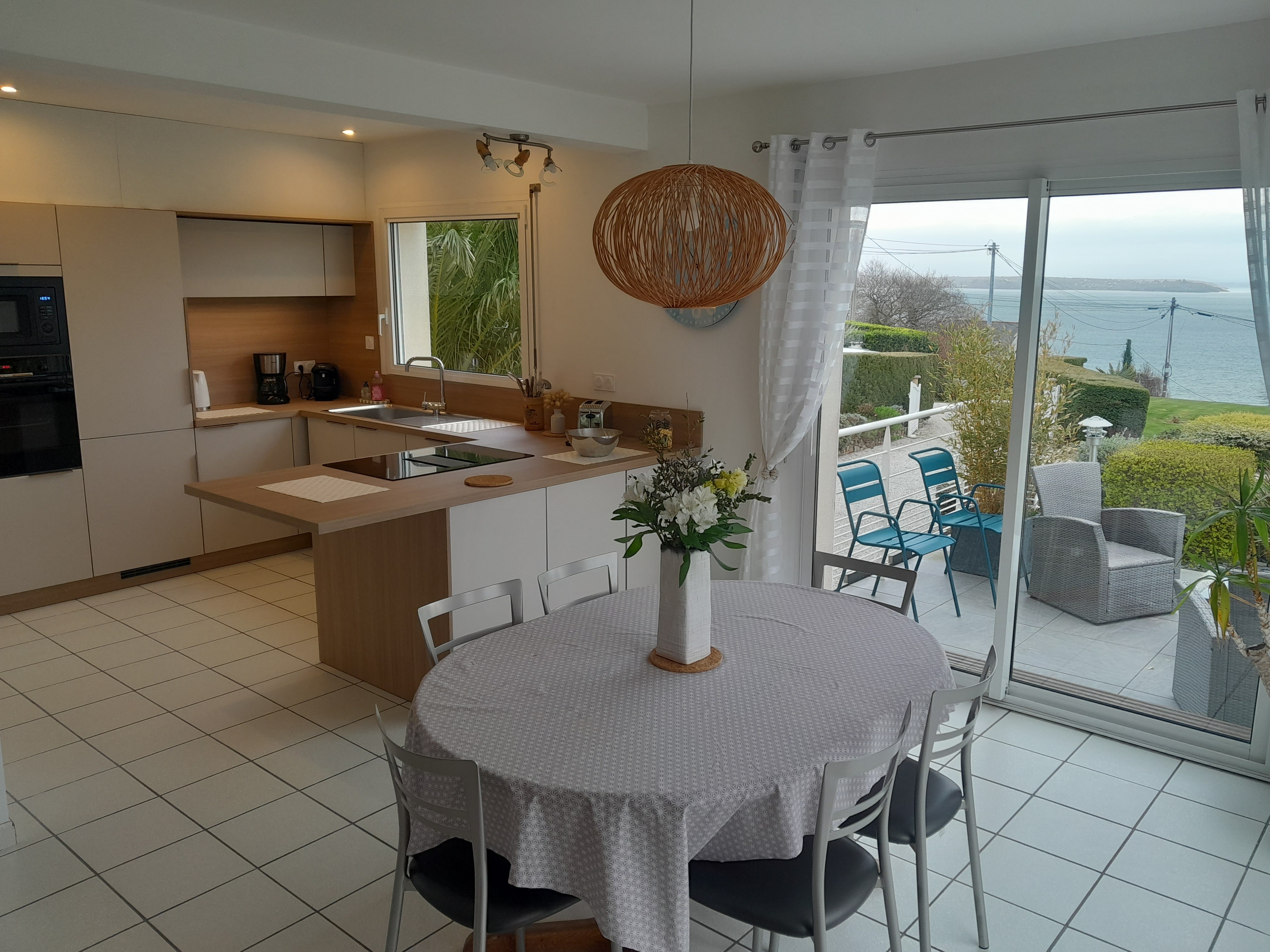 Kitchen and dining area facing the sea