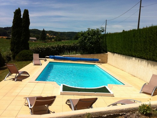 secure private pool with fence gîte sleeps 12