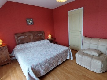 Chambre Framboise 3 personnes 1 lit 60*200 et canapé convertible 90*190