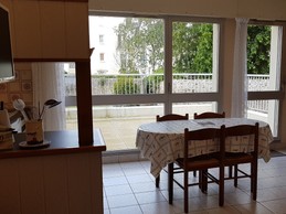 L'espace repas et l'accès direct sur la terrasse - Appartement "Le Beaulieu"